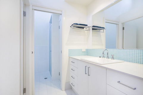 33 Bangalow - Narrawallee's Beautiful Bungalow - Events Australia 1