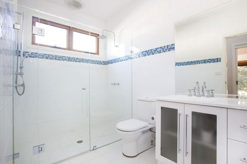 33 Bangalow - Narrawallee's Beautiful Bungalow - Events Australia 3