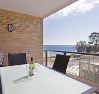 4 'Shoreline' 7 Victoria Parade - views over Fly Point and Marina - Tourism Bookings