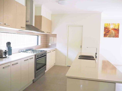 4 Bed 2 And A Half Bath Luxury Villa In Point Cook - Events Australia 2
