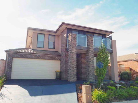 4 Bed 2 And A Half Bath Luxury Villa In Point Cook - Events Australia 0