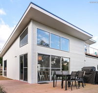 4 king or 8 single beds WiFi Netflix pet friendly - Events Australia