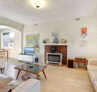4 MONTROSE AVE - retro home in the heart of town - Events Australia