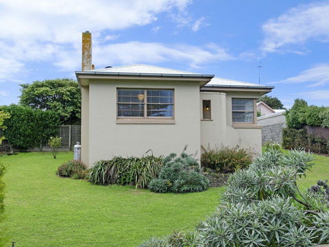 40 Campbell - Tourism Bookings 0
