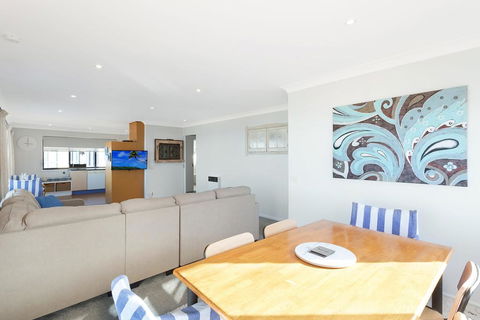 45 Hillside Cres Beach House - Events Australia 3