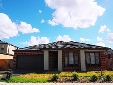 5 Bed 2 Bath Big House - Events Australia 1