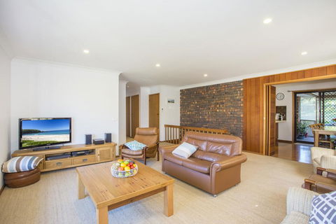 57 Carroll Ave Mollymook Beach - Relaxed Homely Retreat - Events Australia 2
