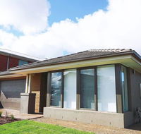 5Bed 2Bath Family House in Werribee - Events Australia