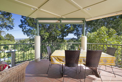 6 Avenal - Tourism Bookings 2