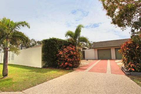 6 Petrie Ave, Marcoola, Pet Friendly, Linen Supplied - Tourism Bookings 0
