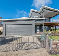 7 Graydens Road Ventnor with Spectacular views - Tourism Bookings