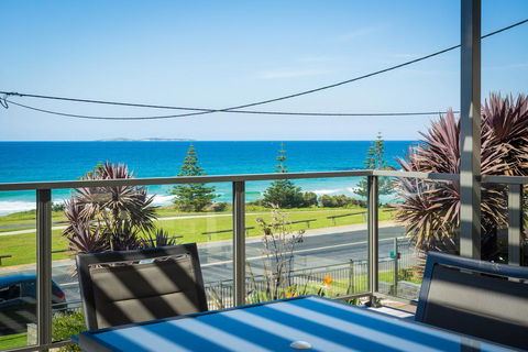 81 Dalmeny Drive - Beach House - Events Australia 1