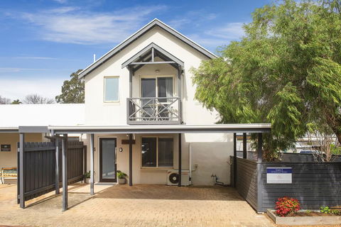 @WinenWaves Margaret River - Events Australia 0