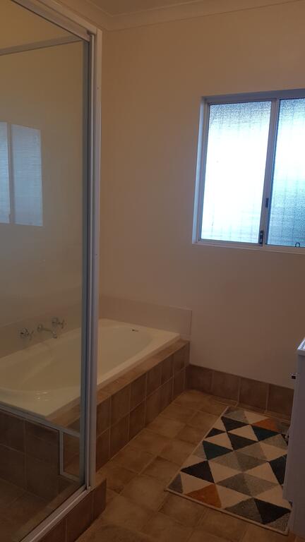 A Better Life Animal Sanctuary FarmStay - Private Two-Bedrooms, Lounge Room & Bathroom & Toilet, Shared Kitchen - Events Australia 2