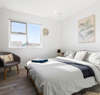 A Bright  Comfy Beach Studio 5min walk to Bondi Beach - Tourism Bookings