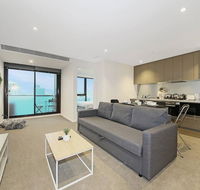 A Modern  Central Apt with Beautiful City Views