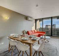 A Modern 2BR CBD Apt City Views FREE Parking