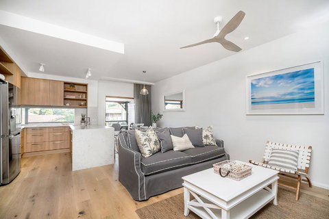 A PERFECT STAY - Luxe & Bloom - Events Australia 0