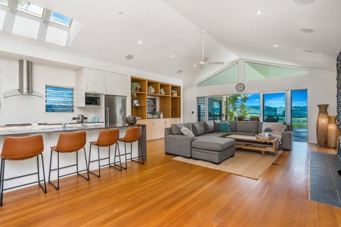 A PERFECT STAY - Serene Myocum - Events Australia 3