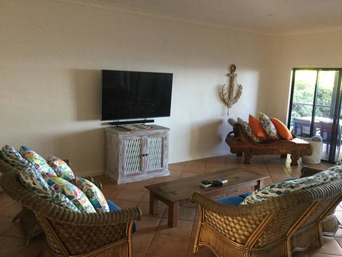 ABSOLUTE BEACHFRONT BLISS @ NEWELL BEACH - Events Australia 3