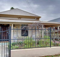 Adelaide close CBD Large Private Studio Apartment in St Peters - Events Australia