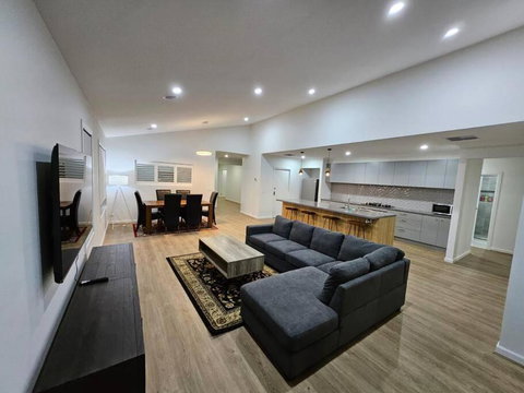 E 4 Room Retreat Family Friendly - Tourism Bookings 0