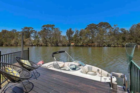 DOCK 08 Riverside Entertainer Pets Welcome - Events Australia 0