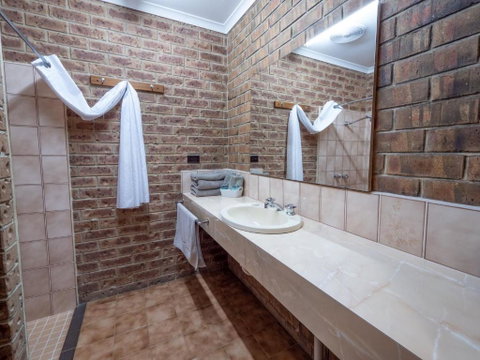 Eildon Parkview Motor Inn Room 9 - Tourism Bookings 4