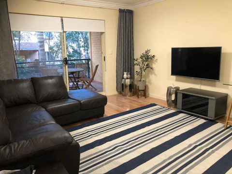 Escape To Strathfield For 8 Guests - Tourism Bookings 0