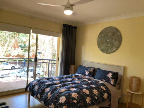 Escape To Strathfield For 8 Guests - Tourism Bookings 1