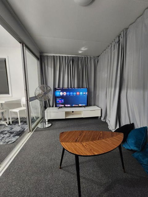Entire Studio Apartment - Self Check-in - Tourism Bookings 1