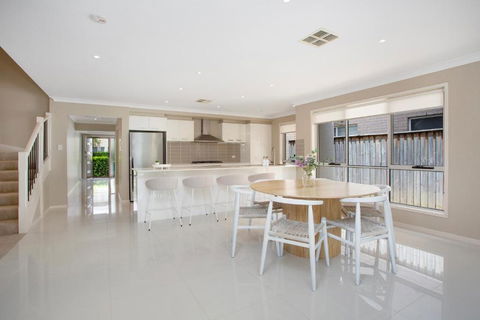 Entire Home In Park Central - Family-Friendly Getaway - Walk To Parks, Shops And Transport In Macarthur - Events Australia 3