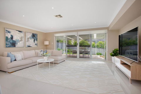 Entire Home In Park Central - Family-Friendly Getaway - Walk To Parks, Shops And Transport In Macarthur - Events Australia 2
