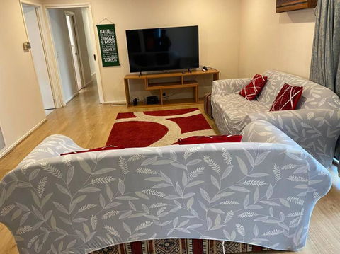 Family Home- Close To Knox City & Dandenong Ranges - Events Australia 0