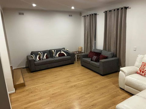 Family Home- Close To Knox City & Dandenong Ranges - Events Australia 4