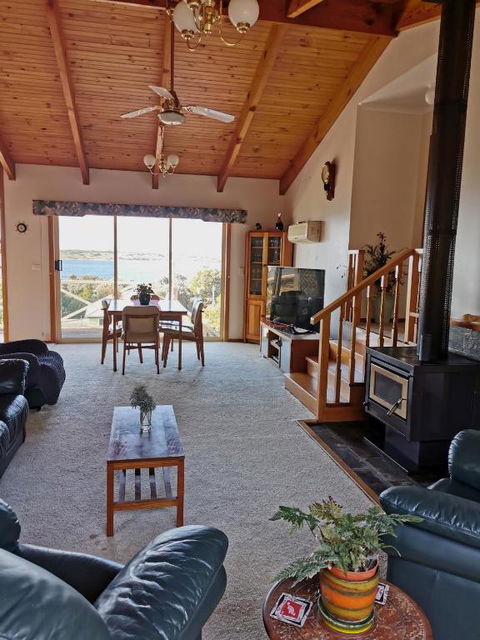 Flinders Island Masters Quarters - Lady Barron - Events Australia 3
