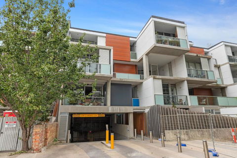Fitzroy North 1-Bed With Balcony By Edinburgh Park - Events Australia 4