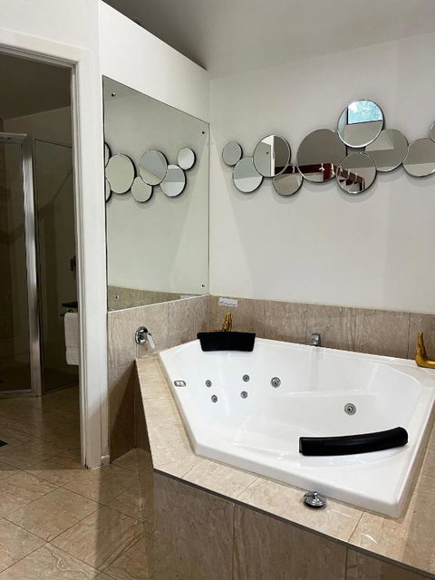 Gallery Walk Chalets - Tamborine Mountain - Events Australia 2