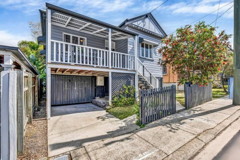 Gabba Central 2 Separate Homes 1 Block 6 Bdrms - Tourism Bookings 0