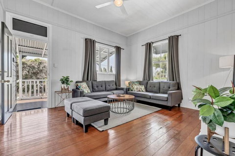 Gabba Central 2 Separate Homes 1 Block 6 Bdrms - Tourism Bookings 2