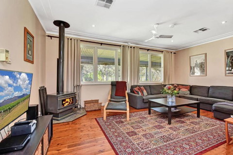 Glandore Vineyard Homestead. Home To A Onsite Cellar Door - Events Australia 3