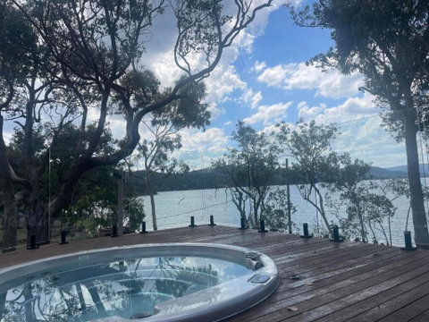 Glasshouse On The Lake - Tourism Bookings 0