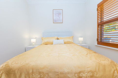 Glenelg House Modern 5QBed,1cot,3Bth, 4TV, Pet - Events Australia 4