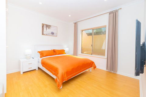 Glenelg House Modern 5QBed,1cot,3Bth, 4TV, Pet - Events Australia 1