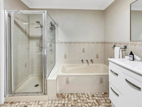 Glenmore Lodge - CBD Location, Hidden Gem - Events Australia 3