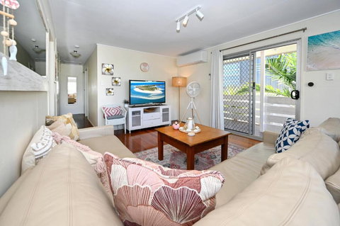 Golden Beach Family & Friends Getaway ZC4 - Events Australia 4