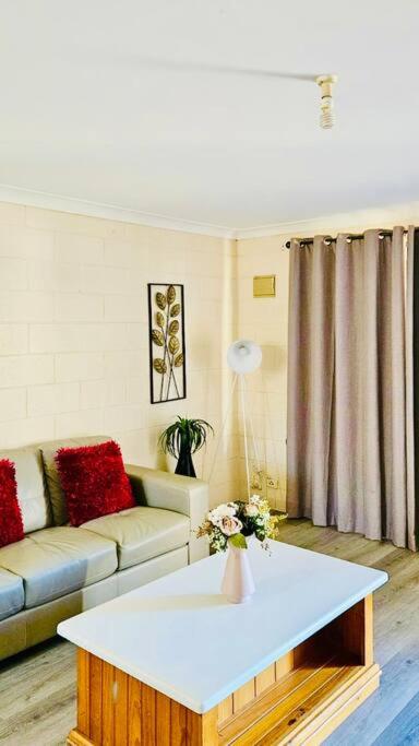 Golden Patch Retreat, Kalgoorlie - Tourism Bookings 0