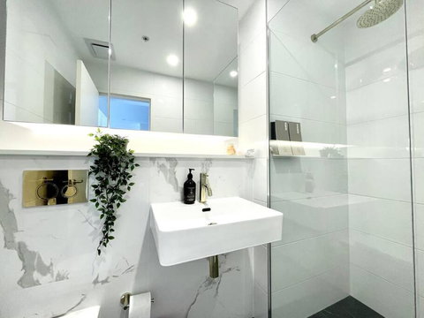 GREEN Skyline View2BR Close To Easter Show - Tourism Bookings 1