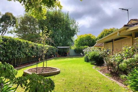 Hahndorf Home, Walk To Main St, Sleeps 8 - Accommodation Europe 3