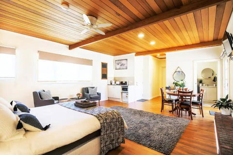 Hahndorf Lodge Pioneer Suite - Main Street Hahndorf On Site Secure Parking - Accommodation Europe 2